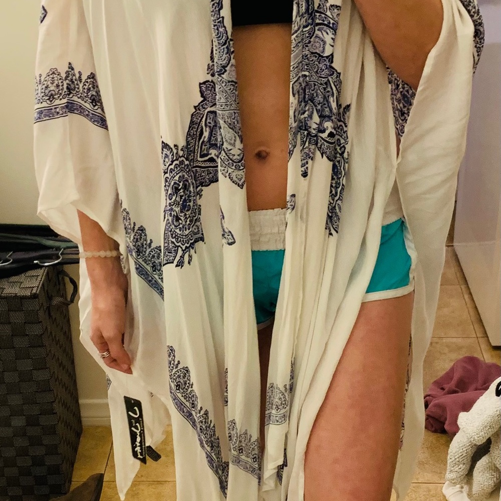 Beachy Wrap/Shawl — BRAND NEW